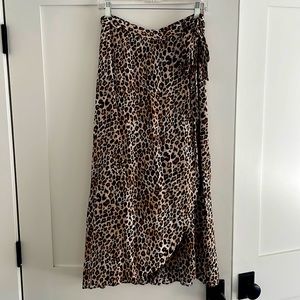 EUC Velvet brand animal print, faux wrap skirt! Sz M